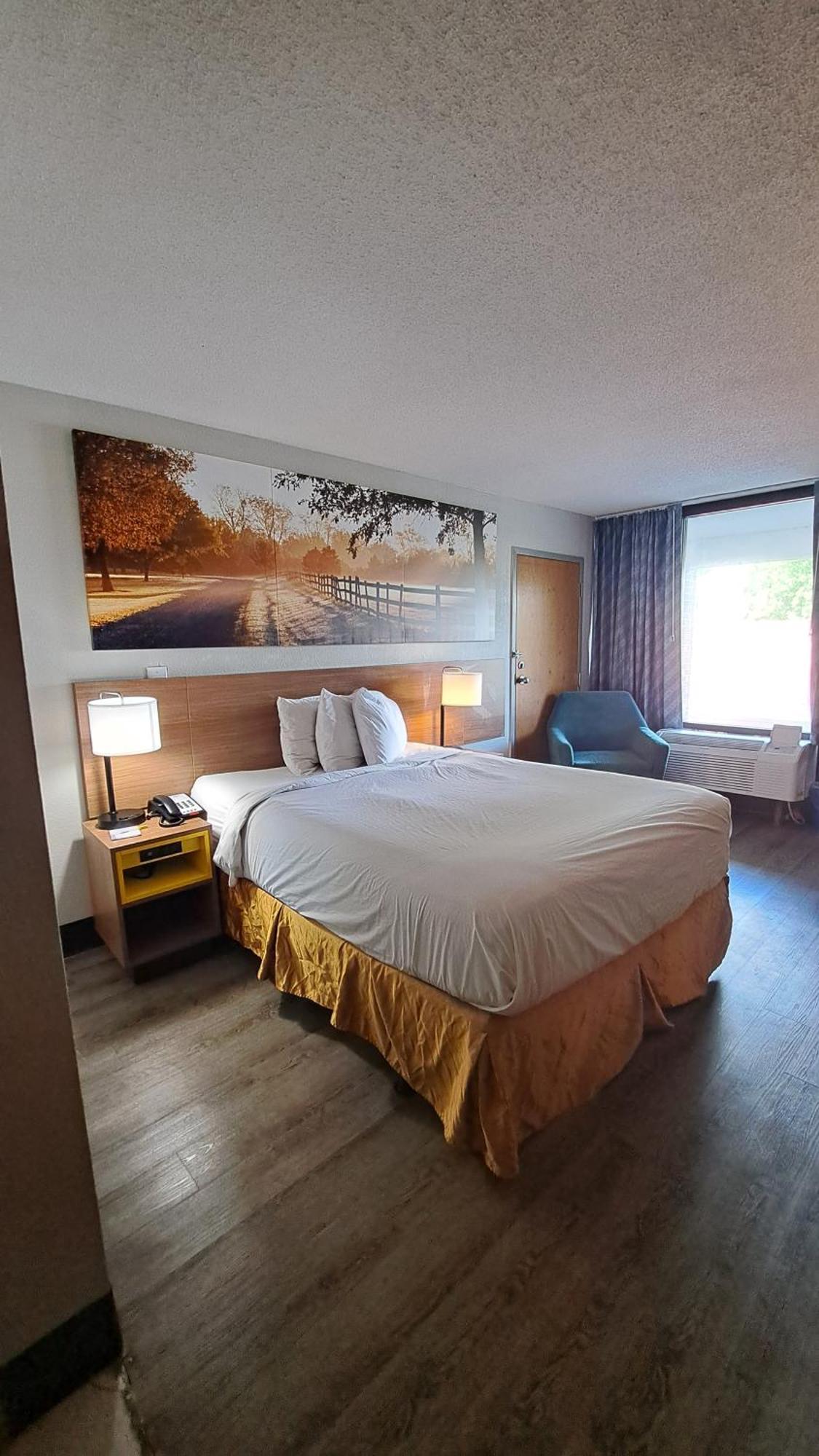 Days Inn & Suites By Wyndham Rocky Mount Golden East Esterno foto